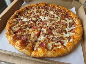 Illustration for article titled BBQ Chicken Pizza Smackdown: Pizza Hut Vs. Domino's